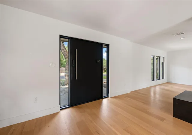 Photo 3 of Sale Pending at 8900 Point W Dr, Austin, TX 78759 | MLS# 6845807 | Listing updated on 2026-09-17