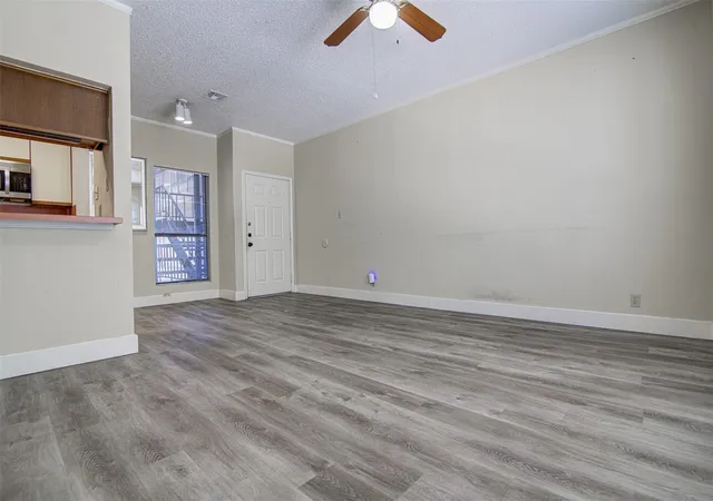 Listing Photo 5 - Condo for sale in building located at 2804 Rio Grande St, Austin, TX 78705 - Unit #208