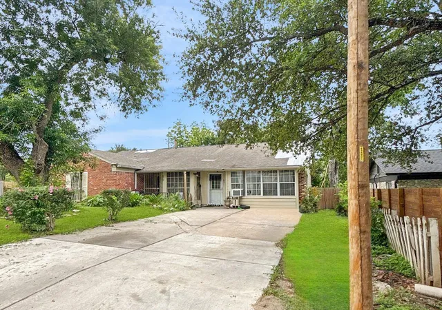 Photo 3 of Single family home for sale at 5205 Stone Gate Dr, Austin, TX 78721 | MLS# 6539228 | Listing updated on 2026-09-17