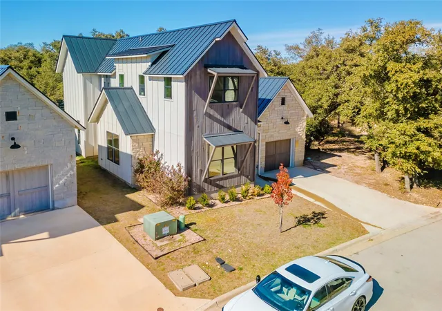 Photo 1 of Single family home for sale at 2404 Bruin Dr, Spicewood, TX 78669 | MLS# 8500369 | Listing updated on 2026-09-08