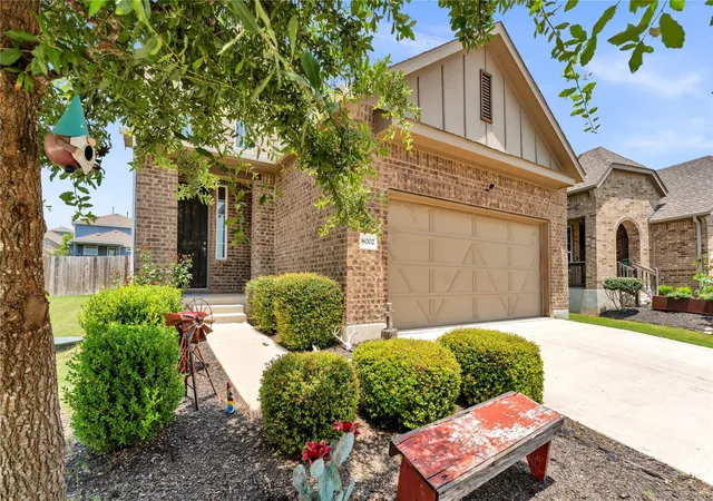 Photo 1 of Single family home for sale at 8002 Autumn Moor Bnd, Lago Vista, TX 78645 | MLS# 9898565 | Listing updated on 2026-09-24