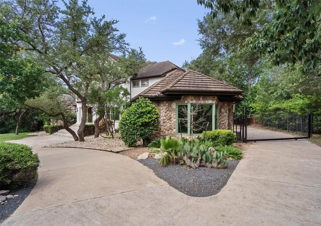 Photo 3 of Sale Pending at 106 Sendera Bonita, Lakeway, TX 78734 | MLS# 4305105 | Listing updated on 2026-09-16