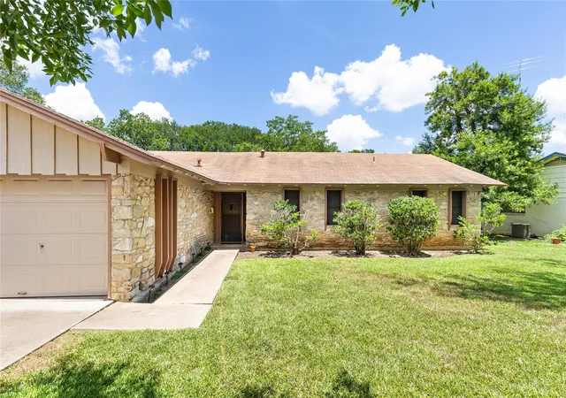 Photo 2 of Single family home for sale at 2612 Choctaw Trl, Austin, TX 78745 | MLS# 1279469 | Listing updated on 2026-09-22