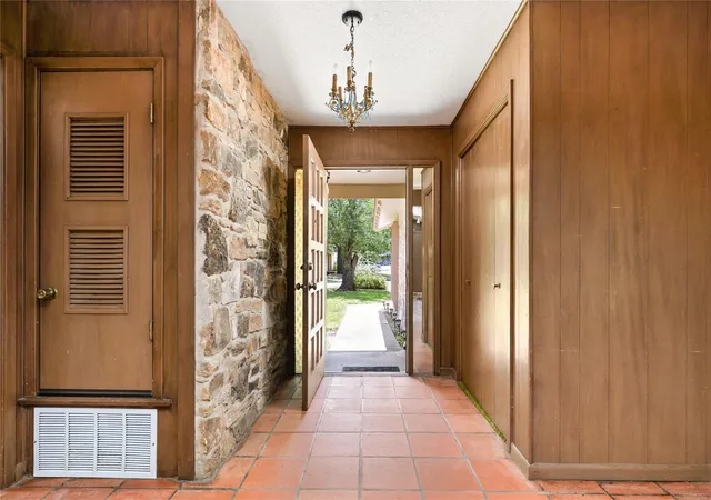 Photo 3 of Single family home for sale at 2612 Choctaw Trl, Austin, TX 78745 | MLS# 1279469 | Listing updated on 2026-09-22