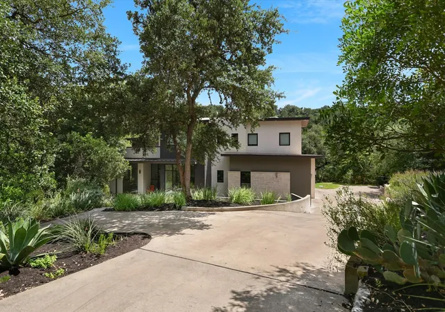 Photo 2 of Single family home for sale at 500 Laurel Valley Rd, West Lake Hills, TX 78746 | MLS# 7954928 | Listing updated on 2026-09-16