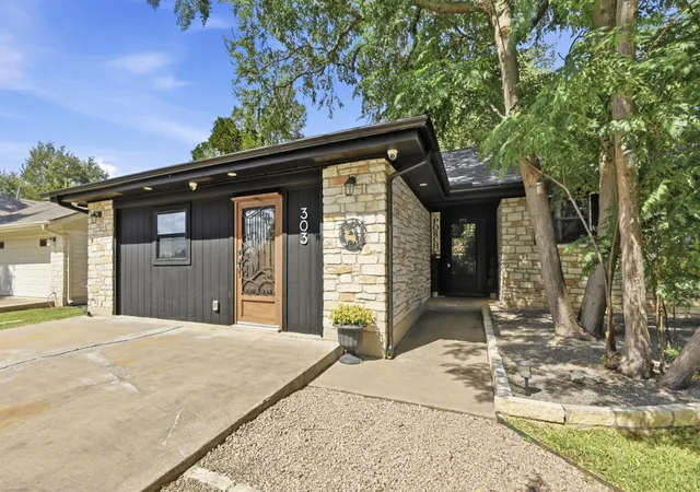 Photo 4 of Single family home for sale at 303 Pin Oak Dr, Georgetown, TX 78628 | MLS# 6089667 | Listing updated on 2026-09-17