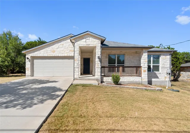 Photo 2 of Single family home for sale at 20004 Lee Ln, Lago Vista, TX 78645 | MLS# 4541248 | Listing updated on 2026-09-16