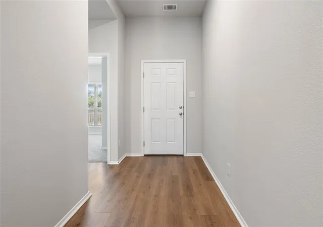 Photo 3 of Single family home for sale at 20004 Lee Ln, Lago Vista, TX 78645 | MLS# 4541248 | Listing updated on 2026-09-16