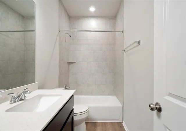 Photo 4 of Single family home for sale at 20004 Lee Ln, Lago Vista, TX 78645 | MLS# 4541248 | Listing updated on 2026-09-16