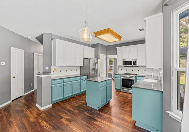 Photo 3 of Single family home for sale at 504 Pleasant Valley Dr, Pflugerville, TX 78660 | MLS# 1555665 | Listing updated on 2026-09-16