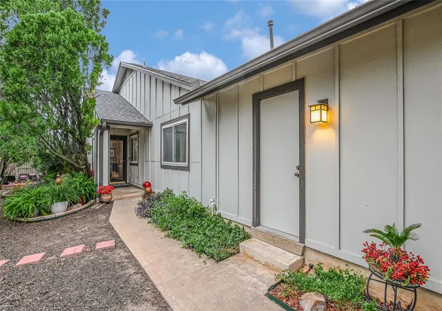 Listing Photo 5 - Condo for sale in building located at 9469 Singing Quail Dr, Austin, TX 78758