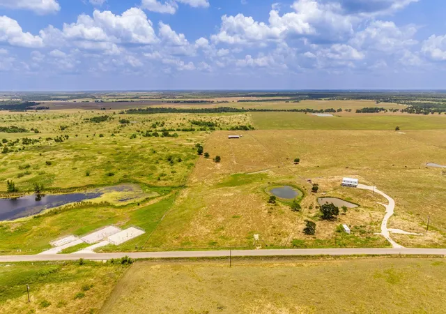 Photo 3 of House for sale at 1997 County Rd 464, Elgin, TX | MLS# 3147664 | Listing updated on 2026-09-16