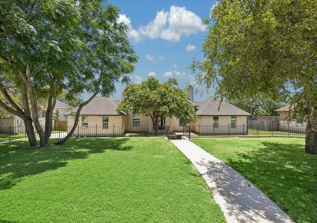 Photo 2 of Single family home for sale at 321 Quarry Springs Dr, San Marcos, TX 78666 | MLS# 5863263 | Listing updated on 2026-09-17