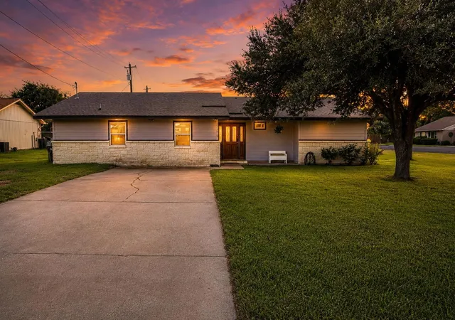 Photo 2 of Single family home for sale at 13311 Briar Holw Dr, Austin, TX 78729 | MLS# 7144834 | Listing updated on 2026-09-16