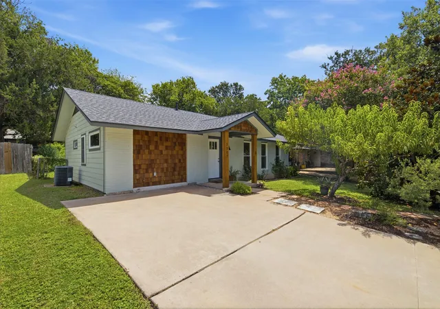 Photo 2 of Sale Pending at 5307 King Henry Dr, Austin, TX 78724 | MLS# 4676574 | Listing updated on 2026-09-16