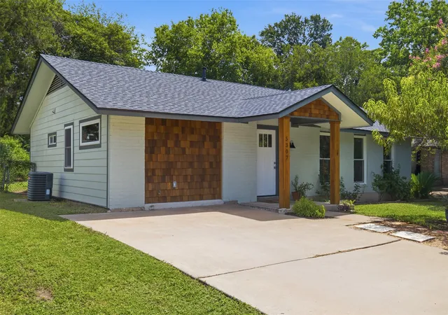 Photo 3 of Sale Pending at 5307 King Henry Dr, Austin, TX 78724 | MLS# 4676574 | Listing updated on 2026-09-16