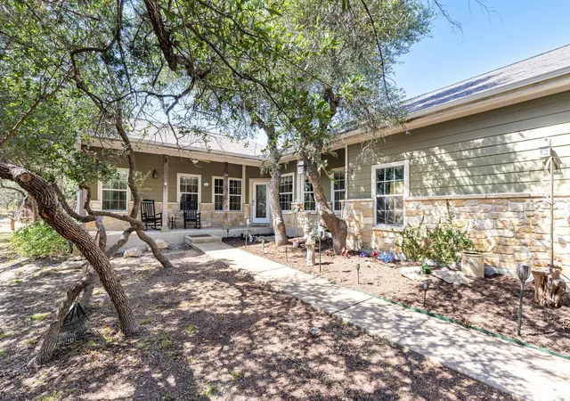 Photo 1 of Single family home for sale at 204 Deer Creek Cir, Dripping Springs, TX 78620 | MLS# 9020773 | Listing updated on 2026-09-08