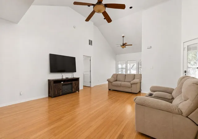 Photo 4 of Single family home for sale at 204 Deer Creek Cir, Dripping Springs, TX 78620 | MLS# 9020773 | Listing updated on 2026-09-08