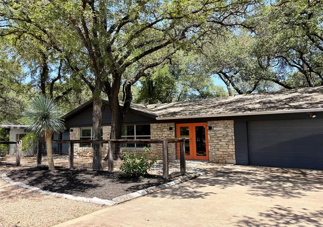 Photo 1 of Single family home for sale at 435 Brady Ln, Austin, TX 78746 | MLS# 9875973 | Listing updated on 2026-09-30