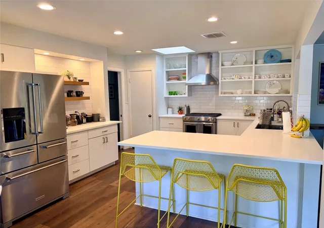 Photo 3 of Single family home for sale at 435 Brady Ln, Austin, TX 78746 | MLS# 9875973 | Listing updated on 2026-09-30