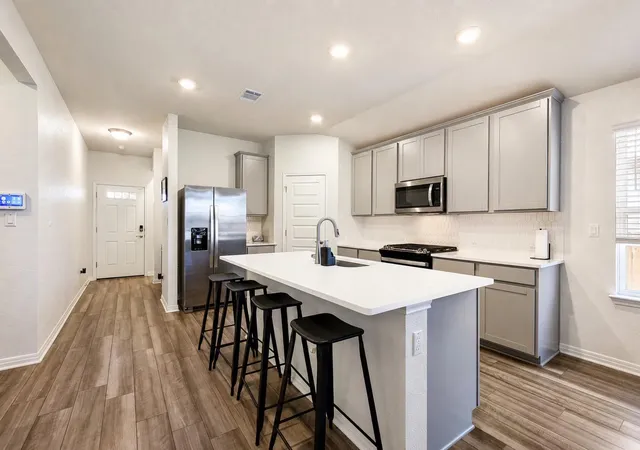 Photo 3 of Single family home for sale at 1100 View Dr, Georgetown, TX 78628 | MLS# 9754029 | Listing updated on 2026-09-16