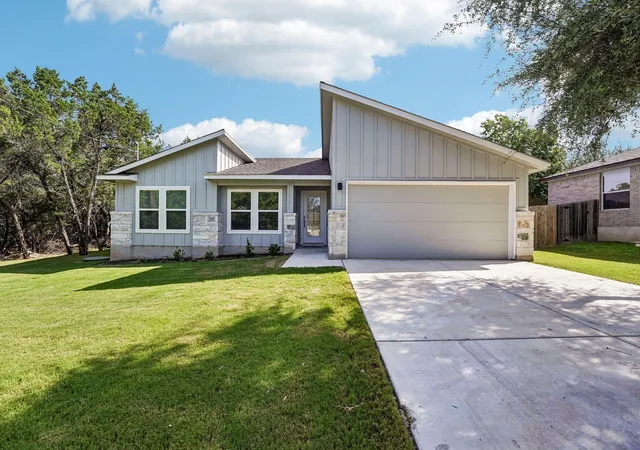Photo 1 of Single family home for sale at 20102 Lee Ln, Lago Vista, TX 78645 | MLS# 1727523 | Listing updated on 2026-09-16