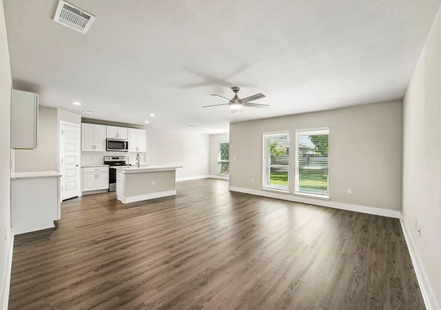 Photo 3 of Single family home for sale at 20102 Lee Ln, Lago Vista, TX 78645 | MLS# 1727523 | Listing updated on 2026-09-16