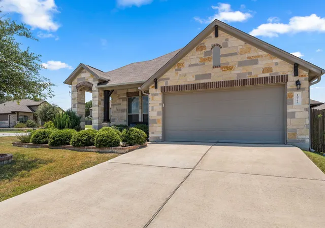 Photo 3 of Single family home for sale at 1924 Goldilocks Ln, Manchaca, TX 78652 | MLS# 1929356 | Listing updated on 2026-09-16