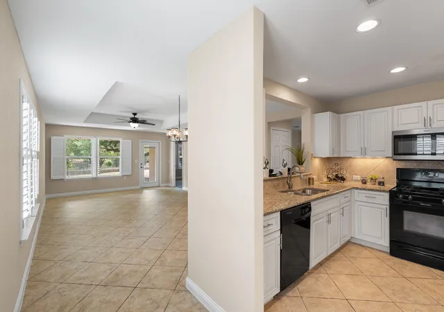 Photo 4 of Single family home for sale at 501 Sheldon Lake Dr, Georgetown, TX 78633 | MLS# 5645978 | Listing updated on 2026-10-26