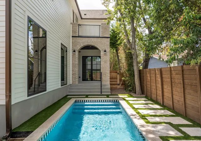 Photo 3 of Single family home for sale at 404 W 55th 1/2 St, Austin, TX 78751 | MLS# 6419793 | Listing updated on 2026-09-22