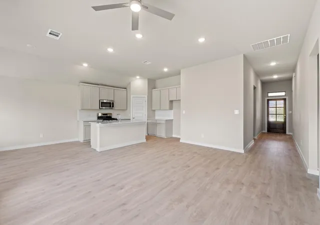 Photo 4 of Single family home for sale at 102 Melrose St, Hutto, TX 78634 | MLS# 4315981 | Listing updated on 2026-09-17