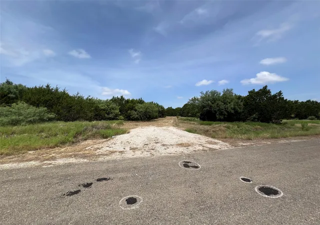 Photo 1 of Land for sale at 118 High View Ln, Lampasas, TX 76550 | MLS# 7093060 | Listing updated on 2026-09-16