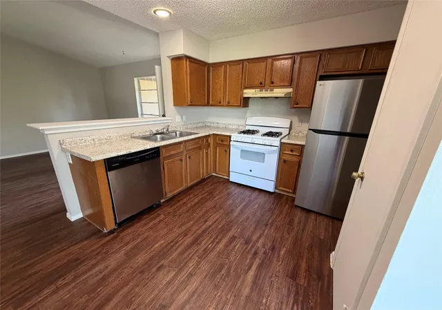 Listing Photo 5 - Condo for sale in building located at 6201 Berkett Cv, Austin, TX 78745