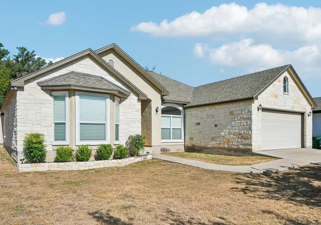 Photo 2 of Single family home for sale at 3800 Annapolis Cv, Lago Vista, TX 78645 | MLS# 5239586 | Listing updated on 2026-09-11