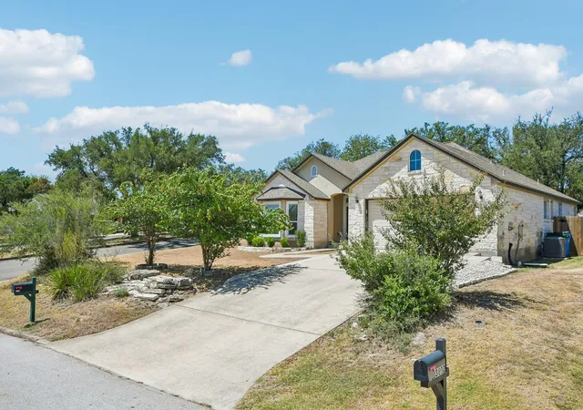 Photo 3 of Single family home for sale at 3800 Annapolis Cv, Lago Vista, TX 78645 | MLS# 5239586 | Listing updated on 2026-09-11