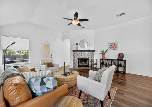 Photo 3 of Single family home for sale at 9213 Grant Forest Dr, Austin, TX 78744 | MLS# 2001215 | Listing updated on 2026-09-21