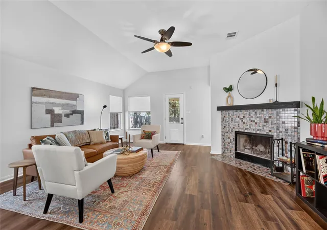 Photo 4 of Single family home for sale at 9213 Grant Forest Dr, Austin, TX 78744 | MLS# 2001215 | Listing updated on 2026-09-21