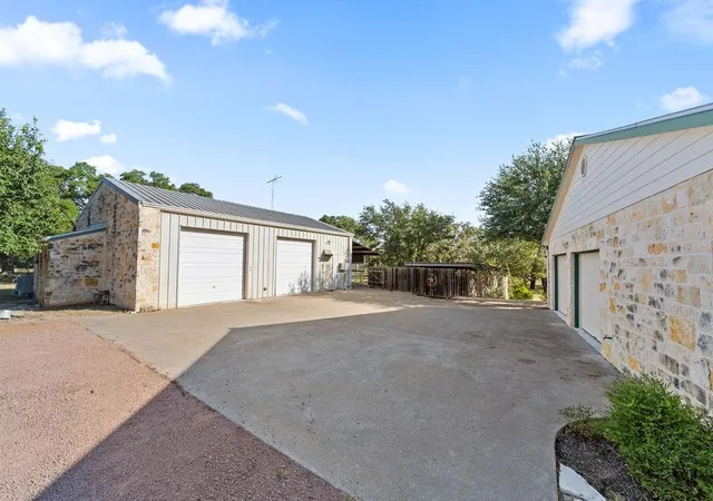 Photo 3 of Sale Pending at 285 Triple Crk Rd, Fredericksburg, TX 78624 | MLS# 7492861 | Listing updated on 2026-09-16
