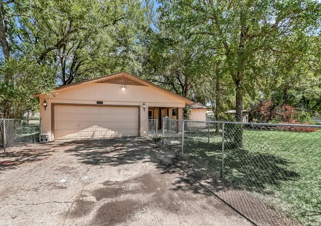 Photo 1 of Single family home for sale at 2808 Kings Circle Dr, Granite Shoals, TX 78654 | MLS# 7463086 | Listing updated on 2026-09-16