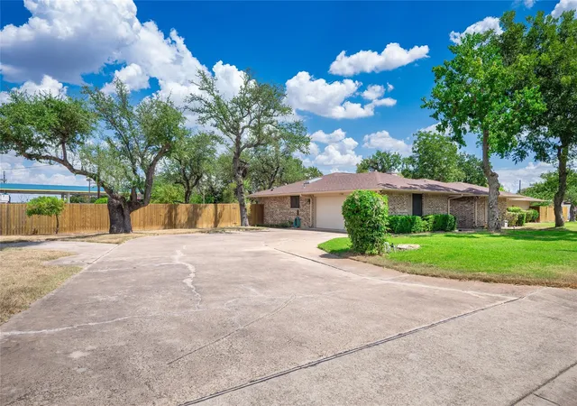 Photo 3 of Single family home for sale at 1702 Lone Oak Dr, Leander, TX 78641 | MLS# 9247586 | Listing updated on 2026-09-08