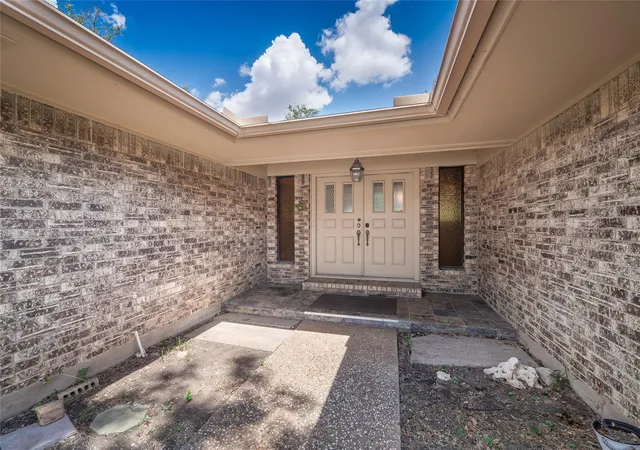 Photo 3 of Single family home for sale at 1702 Lone Oak Dr, Leander, TX 78641 | MLS# 9247586 | Listing updated on 2026-09-08