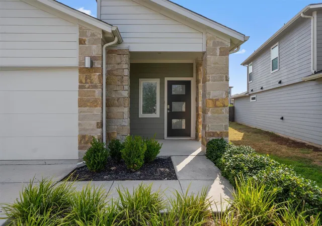 Photo 2 of Single family home for sale at 128 Scarborough Way, San Marcos, TX 78666 | MLS# 6494069 | Listing updated on 2026-09-09
