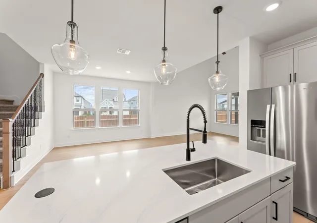 Photo 4 of Single family home for sale at 204 Amista Dr, Liberty Hill, TX 78642 | MLS# 9723112 | Listing updated on 2026-09-08