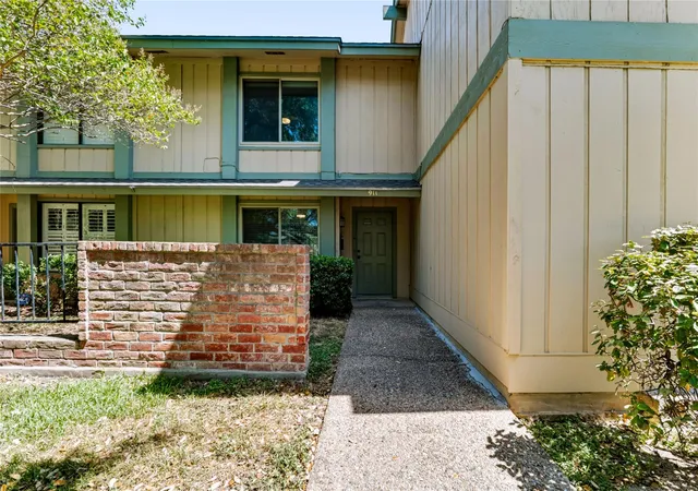 Photo 3 of Townhouse for sale at 911 W Village Ln, Austin, TX 78758 | MLS# 1577405 | Listing updated on 2026-09-17