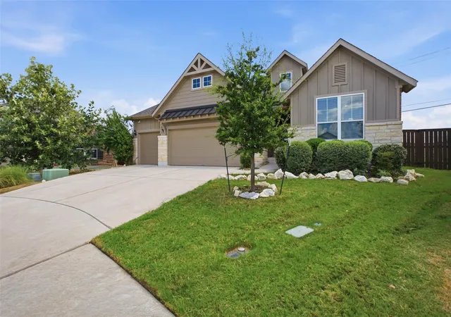 Photo 2 of Single family home for sale at 137 Jasmine Ln, Marble Falls, TX 78654 | MLS# 6030589 | Listing updated on 2026-09-09