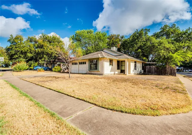 Photo 3 of Single family home for sale at 4400 Manzanillo Dr, Austin, TX 78749 | MLS# 8467560 | Listing updated on 2026-09-08
