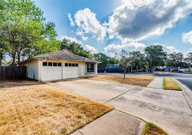 Photo 4 of Single family home for sale at 4400 Manzanillo Dr, Austin, TX 78749 | MLS# 8467560 | Listing updated on 2026-09-08