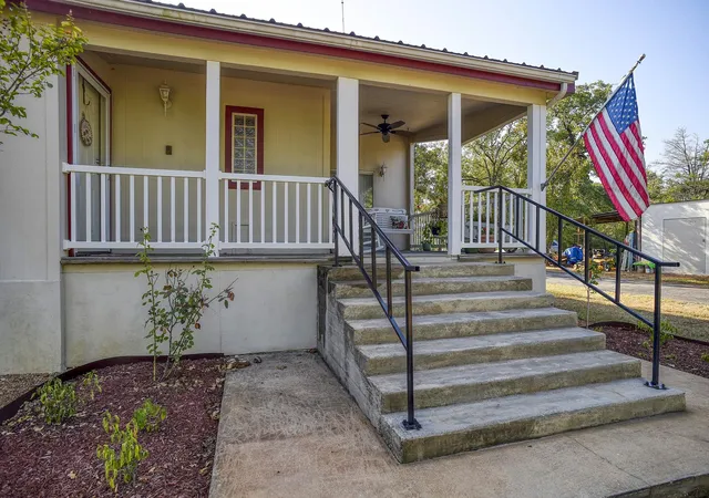 Photo 4 of House for sale at 123 Split Oak Rd, Smithville, TX 78957 | MLS# 4019530 | Listing updated on 2026-09-09