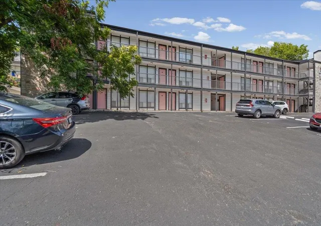 Photo 15 of Condo for sale at 2808 Whitis Ave #C304, Austin, TX 78705 | MLS# 5668509 | Listing updated on 2026-10-02