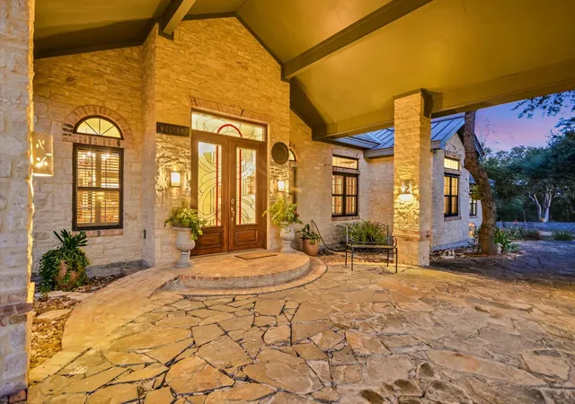 Photo 4 of Single family home for sale at 680 Saddleridge Dr, Wimberley, TX 78676 | MLS# 1854629 | Listing updated on 2026-09-16